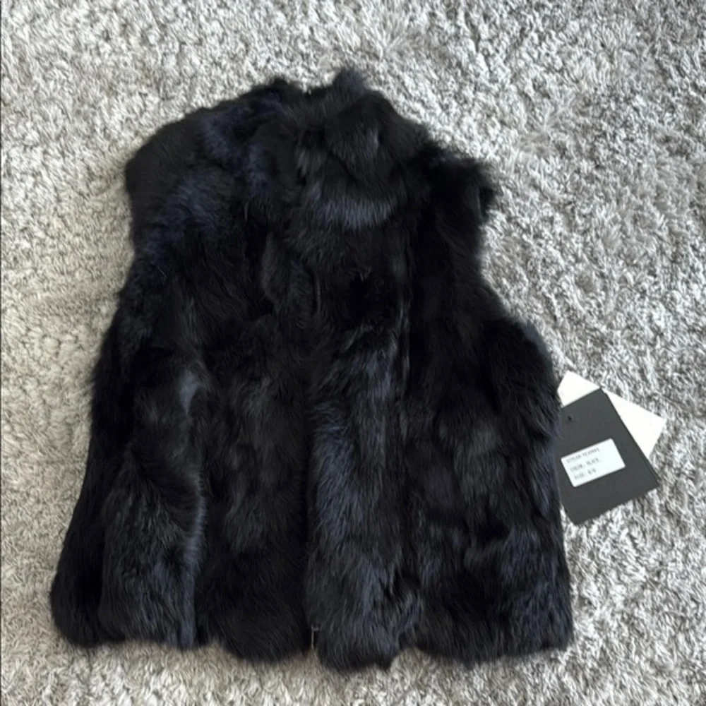 NWT Girls Luxurious Black Fur Vest